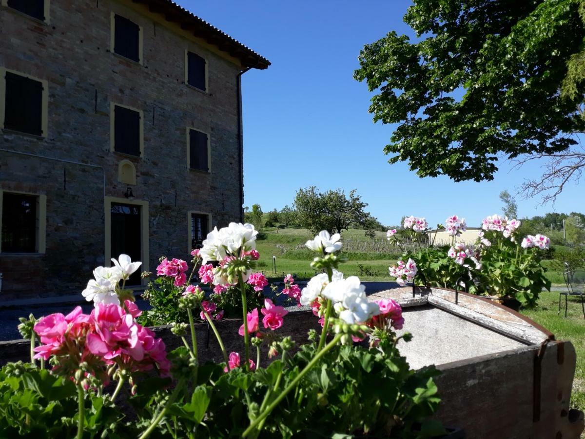 Agriturismo "Veritas" Bed & Wine Casaleggio Boiro Exteriör bild